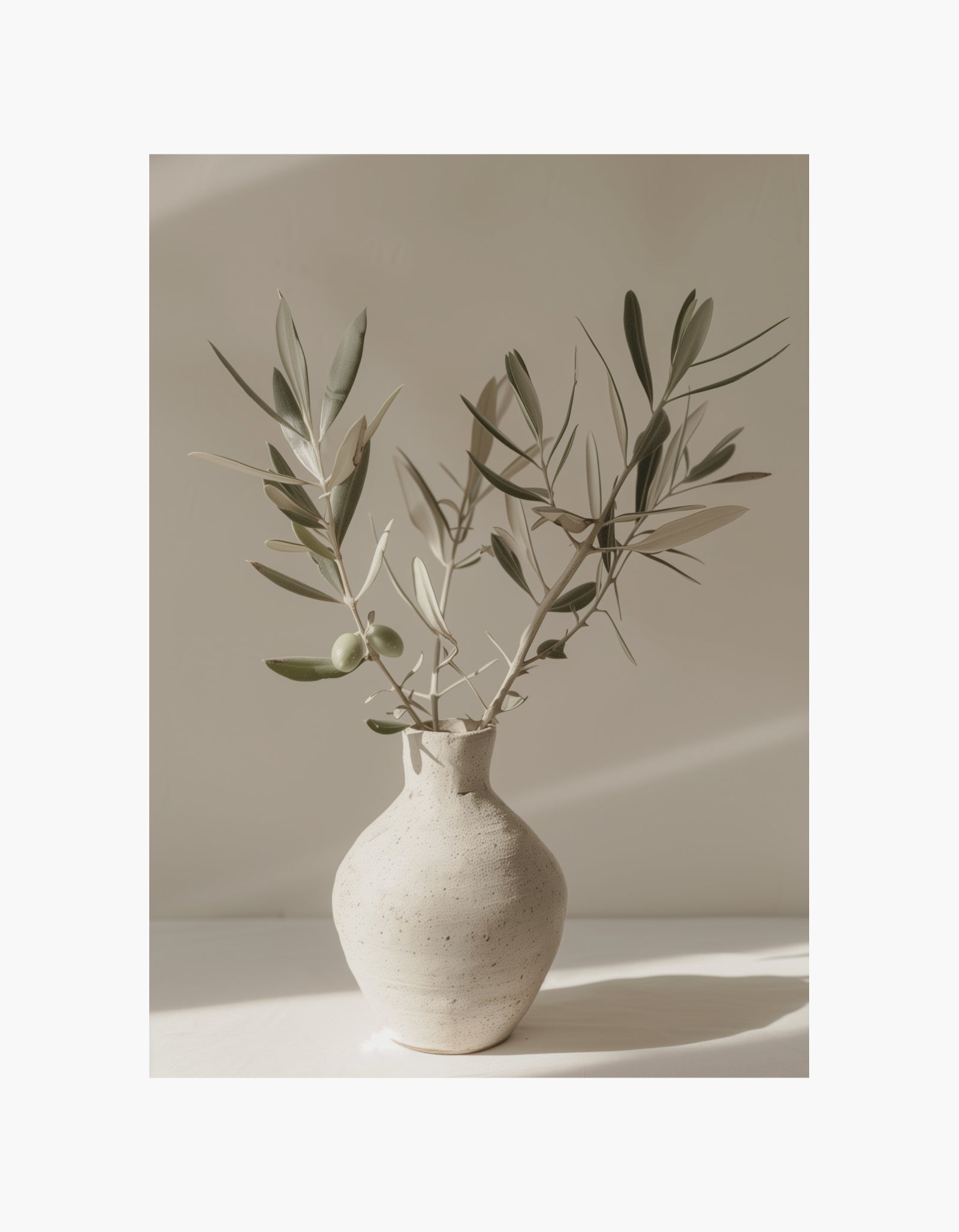 Plakat med blød olivenvase